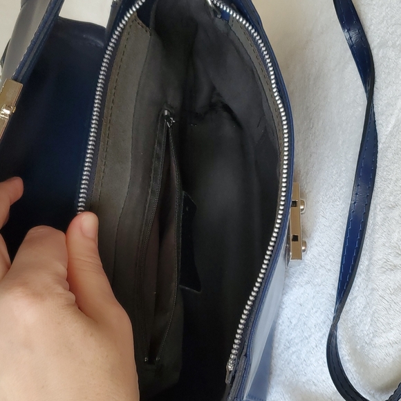 Vera Pelle Blue Crossbody Bag - Picture 10 of 11